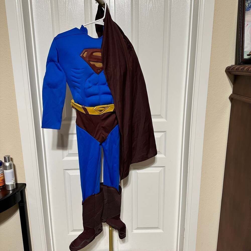 Rubies Superman costume/ cosplay  Boys Size M. Great for Halloween or dress up